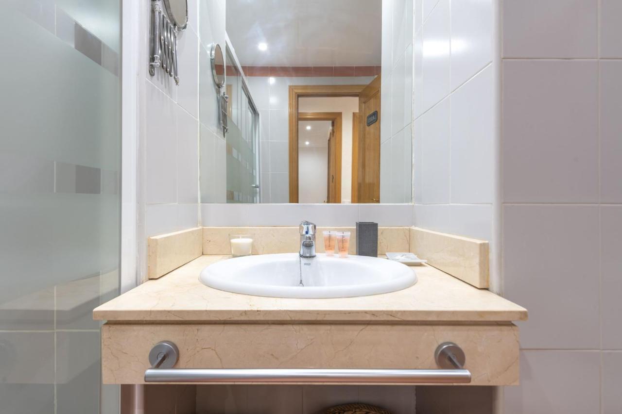 2 Bedrooms 2 Bathrooms Furnished - Malsana - With Pool - Mintystay Madrid Kültér fotó